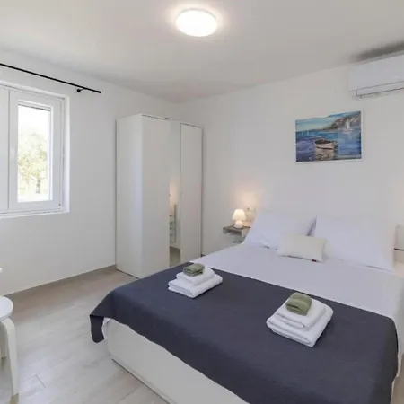 Casa vacanze 3 Bedroom In Nin