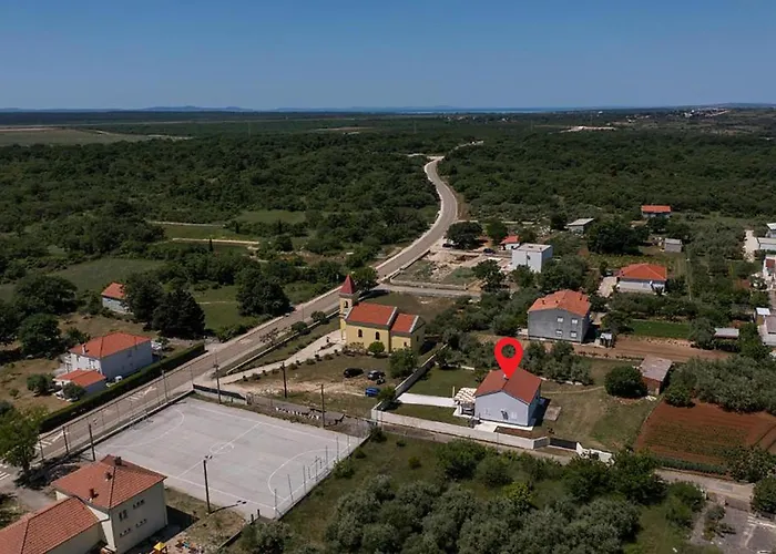 بيت للعطل 3 Bedroom In نين