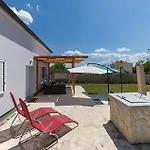 Σπίτι διακοπών 3 Bedroom In
