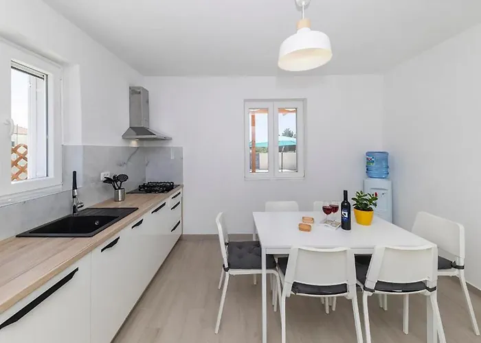 3 Bedroom In Hébergement de vacances Nin